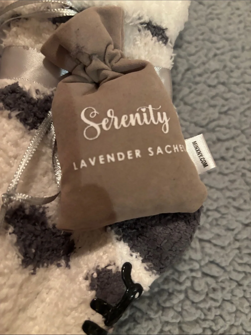 NWT Aromasoles Serenity Lavender Scented Kids Fuzzy Heart Socks - White & Gray